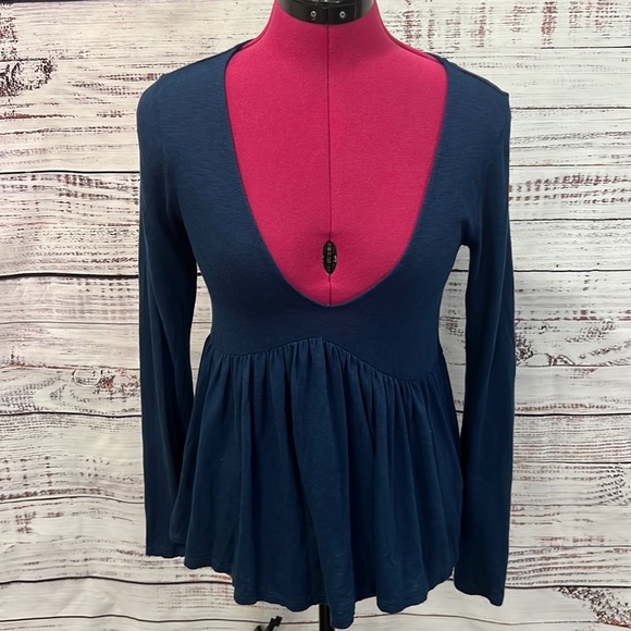 EXPRESS NAVY TOP #1435 size small petite - Picture 1 of 5